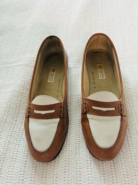 **RARE** Gucci Women’s Two-Tone Leather Penny Loafers in Brown & Cream